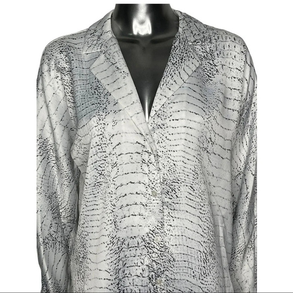 🛍️3/$40 H by Halston  Snake Print Notched Collar Blouse Size Small Blouse - Picture 3 of 5